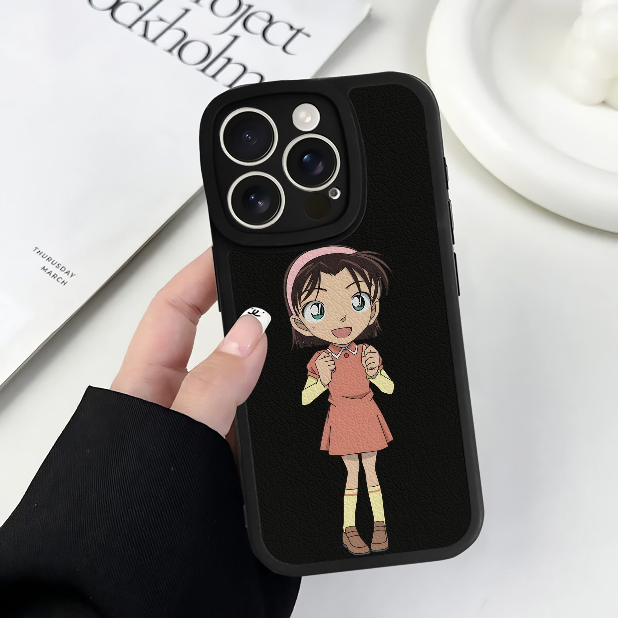 （画像用） 名探偵コナン 吉田 歩美 よしだ あゆみ Detective Conan my Yeager 【iPhone 16シリーズ対応】シリコンスマホケース（レザー調） 材質：シリコン